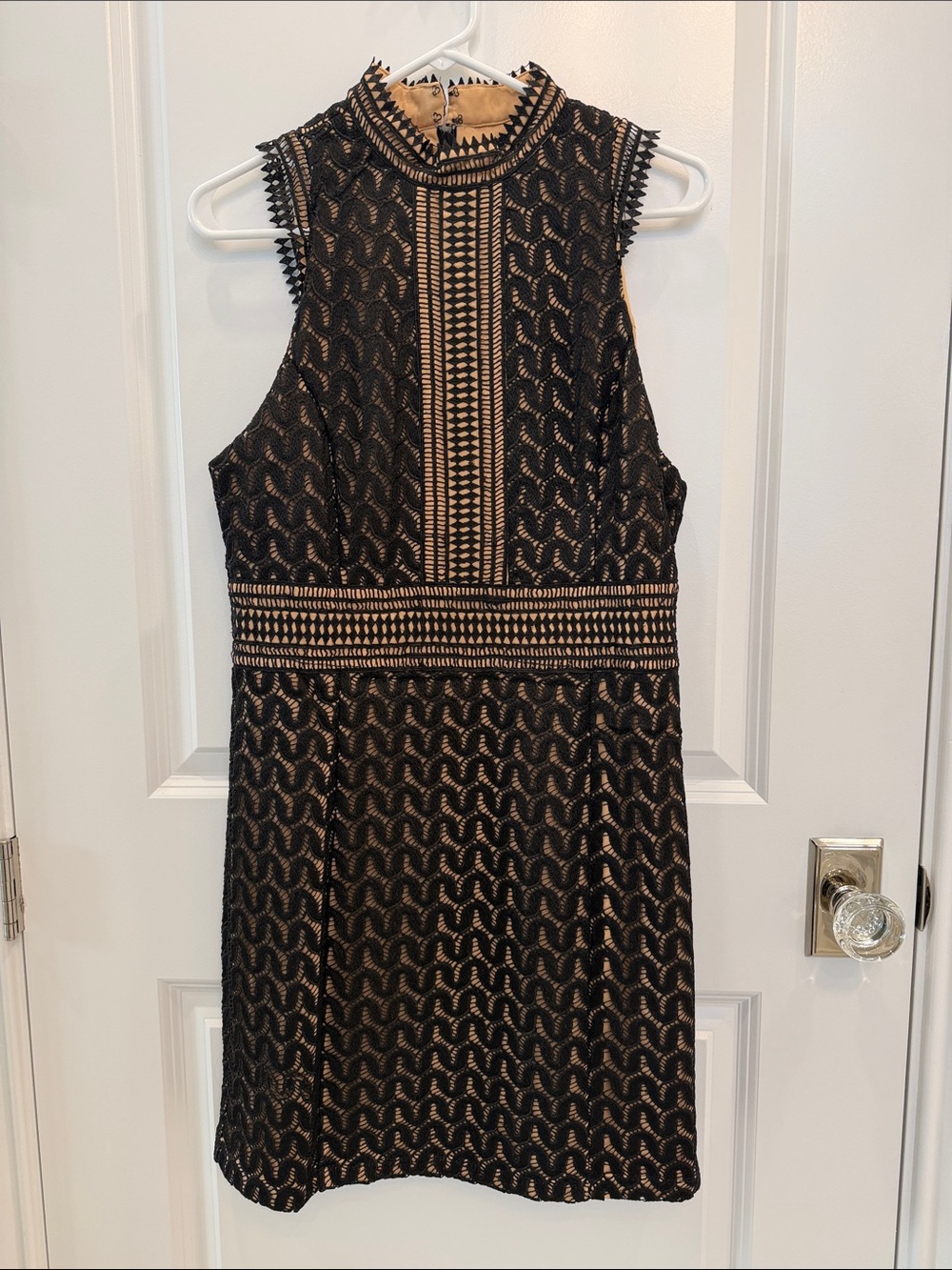 Nikibiki Black and Beige Sleeveless Patterned Dress